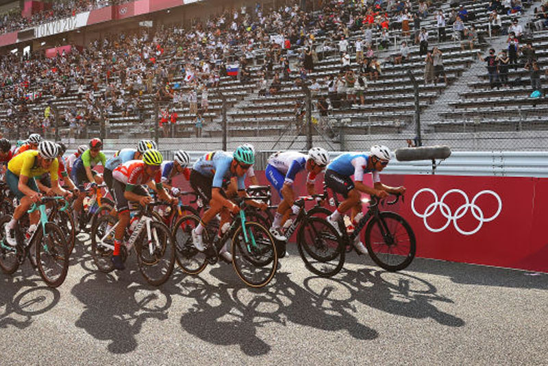 The peloton passing through Fuji International Speedway circuit during the Men's road race on day one of the Tokyo 2020 Olympic Games on July 24, 2021 in Oyama, Shizuoka, Japan. (Photo by Michael Steele/Getty Images)