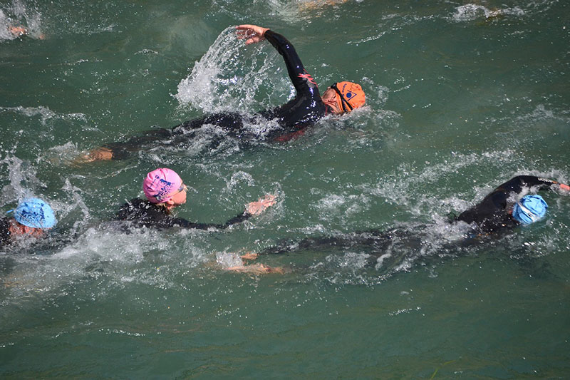 Women swimming in open water. Image by maurizio rossetti from Pixabay.