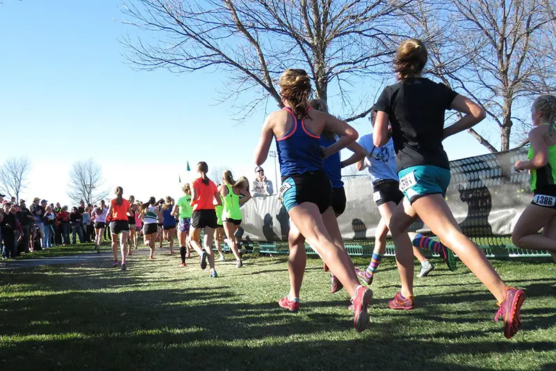 Female runners on a cross country course. Photo by farmama
