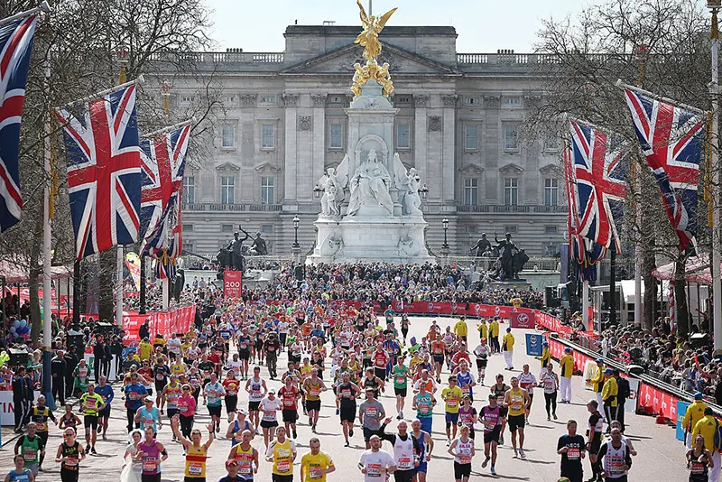 Runners in the London Marathon pass Buckingham Palace as they enter the finishing straight in London, England. (Photo by Peter Macdiarmid/Getty Images)
